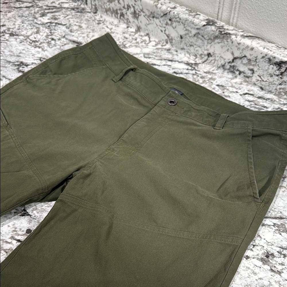 MEN'S Mountain Hardwear AP Shorts size 34